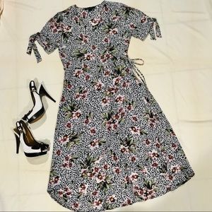 Floral Black /White Floral Printed Wrap Dress (L)